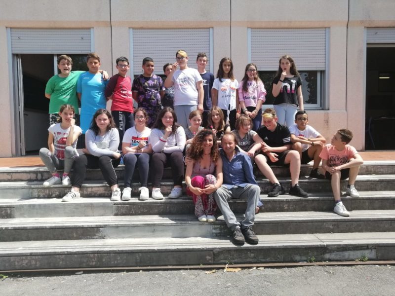 Foto di gruppo con gli educatori del laboratorio "Educare all'interiorità" alla scuola Rosso San Secondo di Capezzano Pianore (Camaiore)